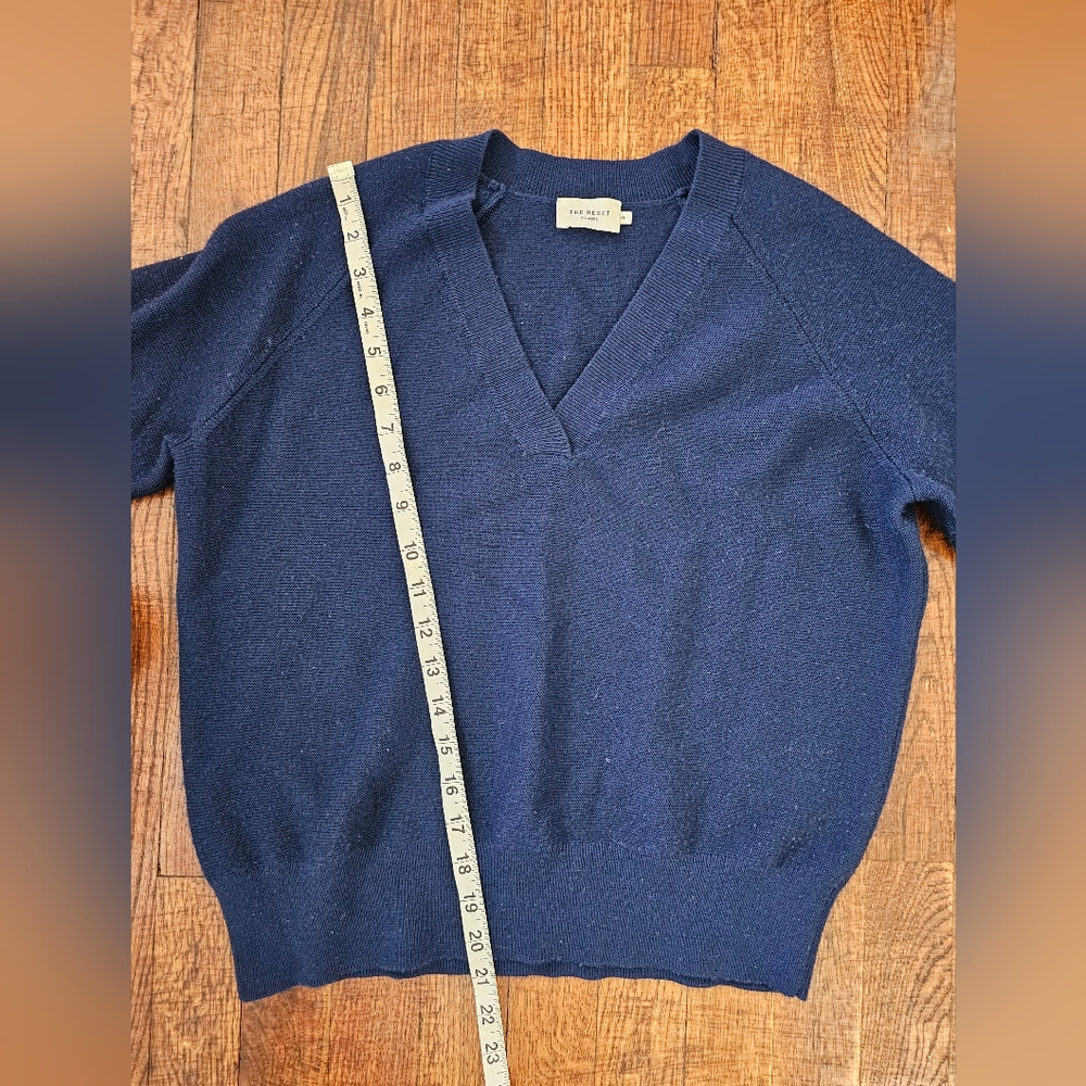The Reset R Label 100% Wool Navy Blue V-Neck Preppy Oversized Sweater Sz XS- M - Picture 4 of 9